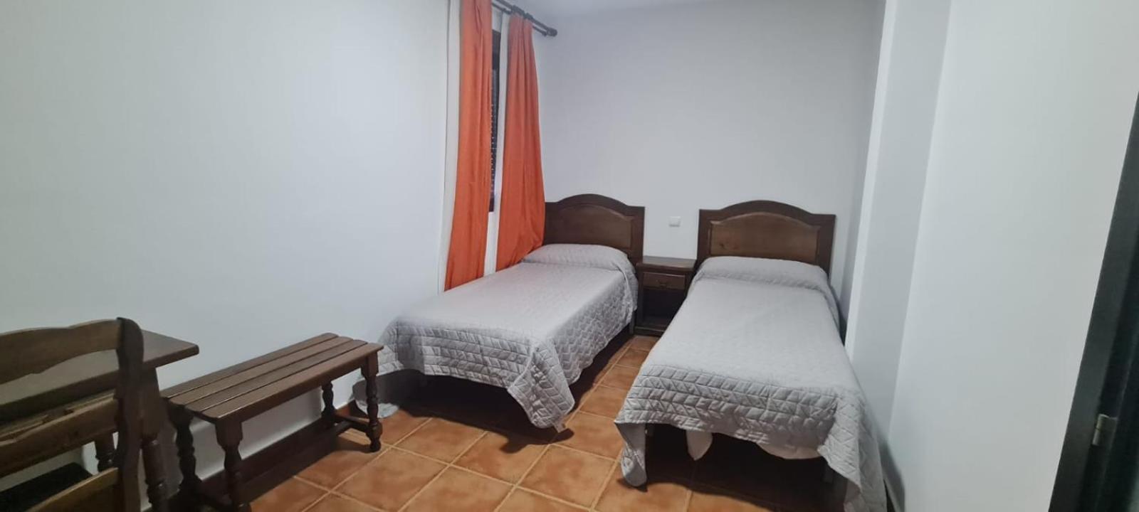 Hostal La Roda Villaluenga Екстер'єр фото