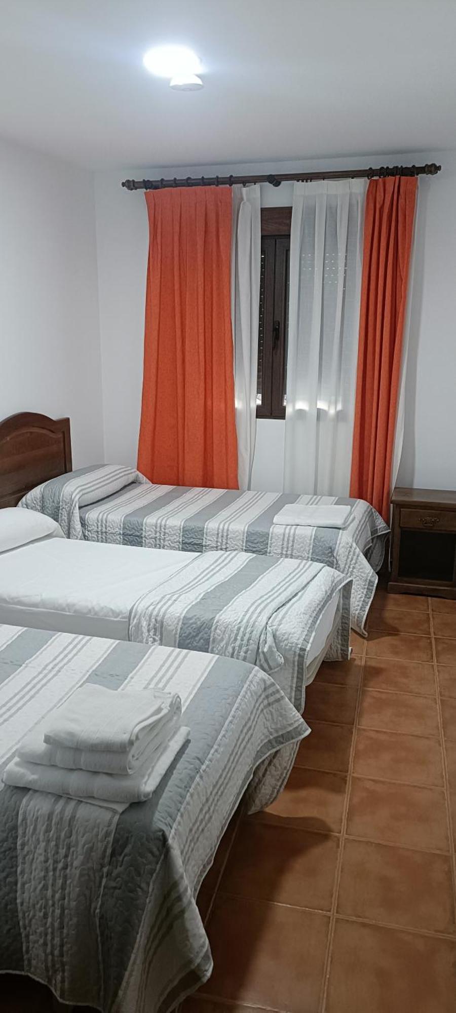 Hostal La Roda Villaluenga Екстер'єр фото